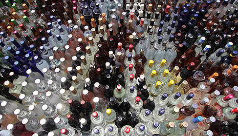 محموله بزرگ مشروبات الکلی در استان بوشهر کشف شد